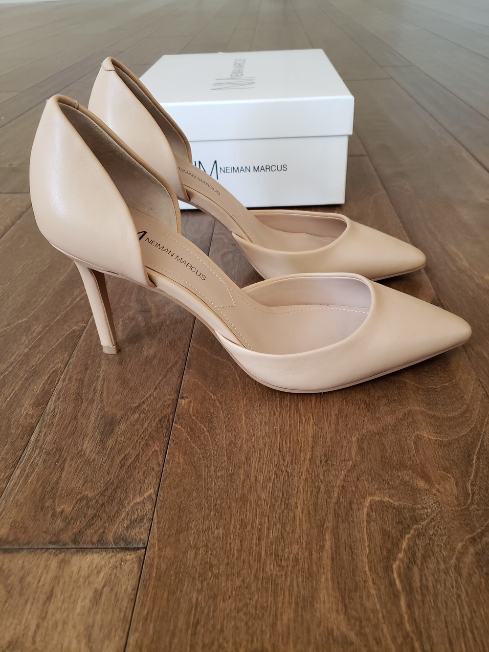 NWT Neiman Marcus Nude Leather Pointed Volley Heels - Picture 2 of 9